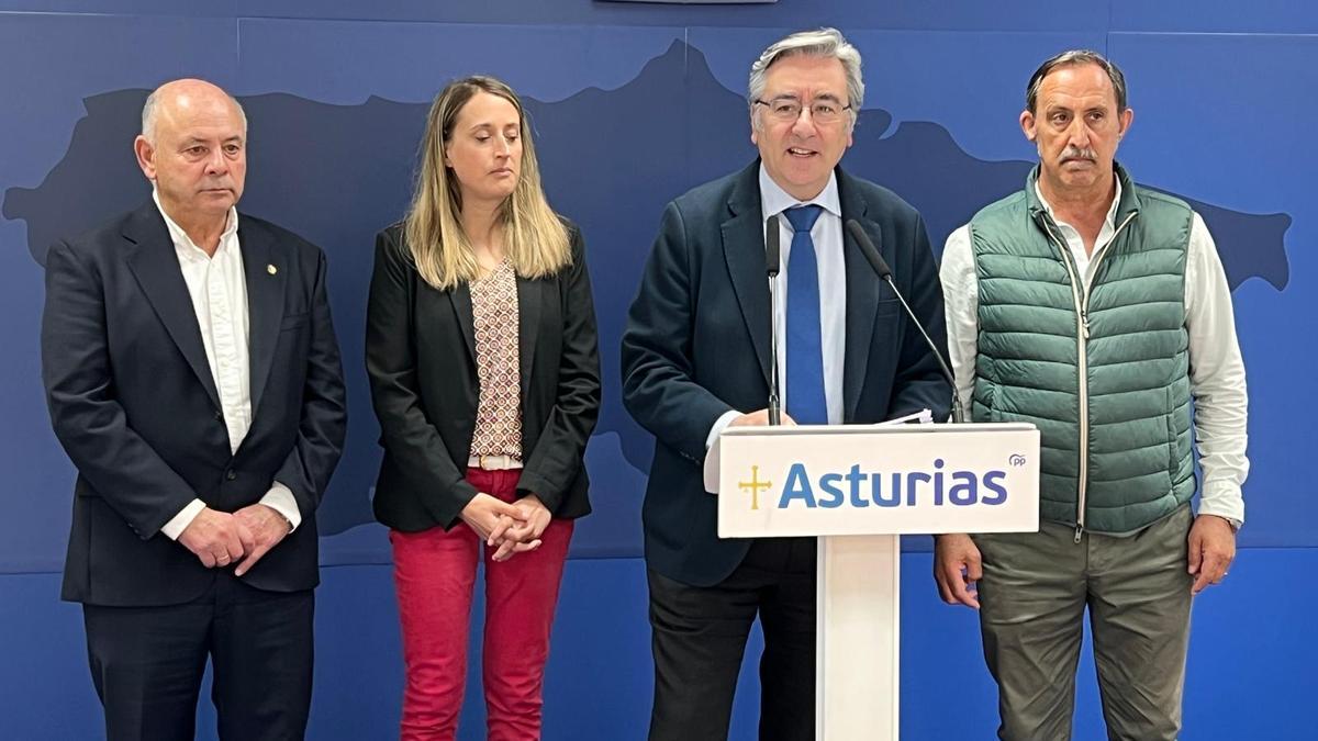 El senador José Manuel García, la diputada regional Cristina Vega y los senadores Pablo González y José Manuel Rodríguez, "Lito".