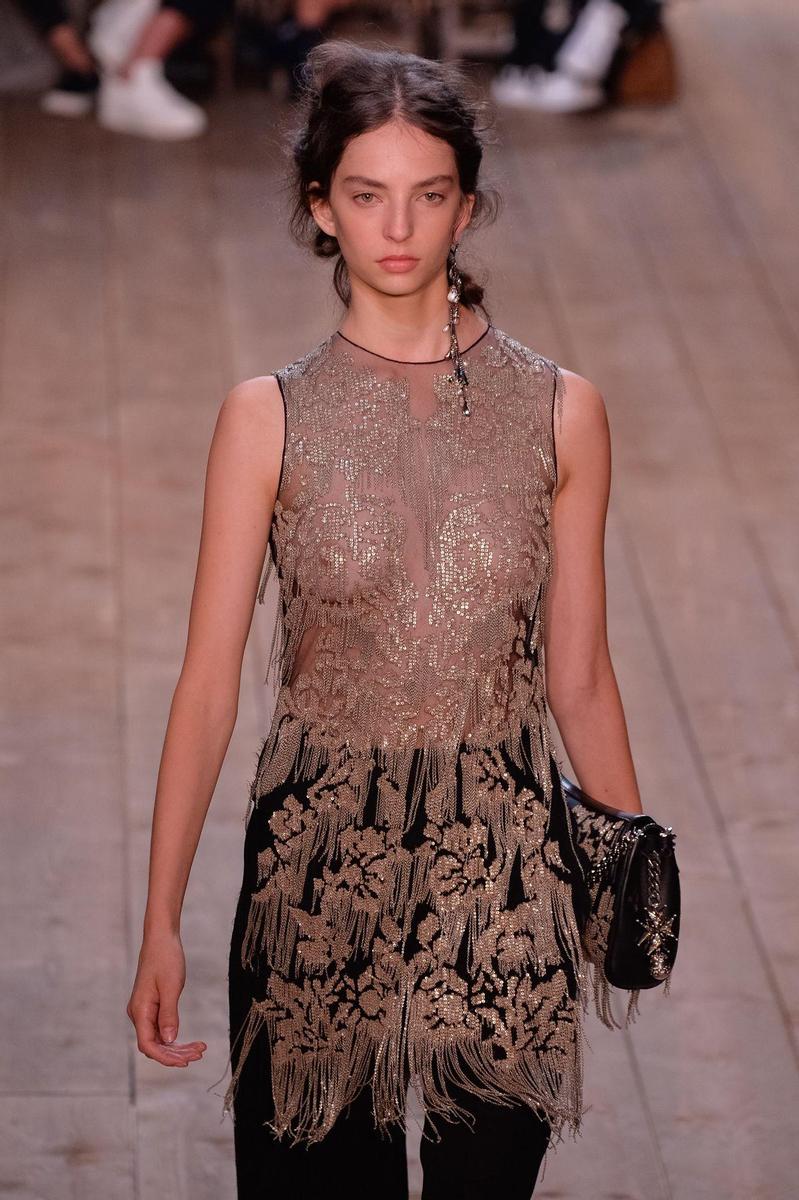 PFW: Alexander McQueen Primavera/Verano 2016, top con transparencias