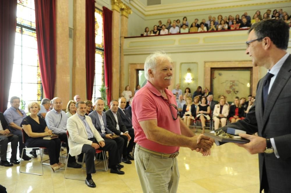 Homenaje a los 39 funcionarios municipales que se jubilan durante este 2016