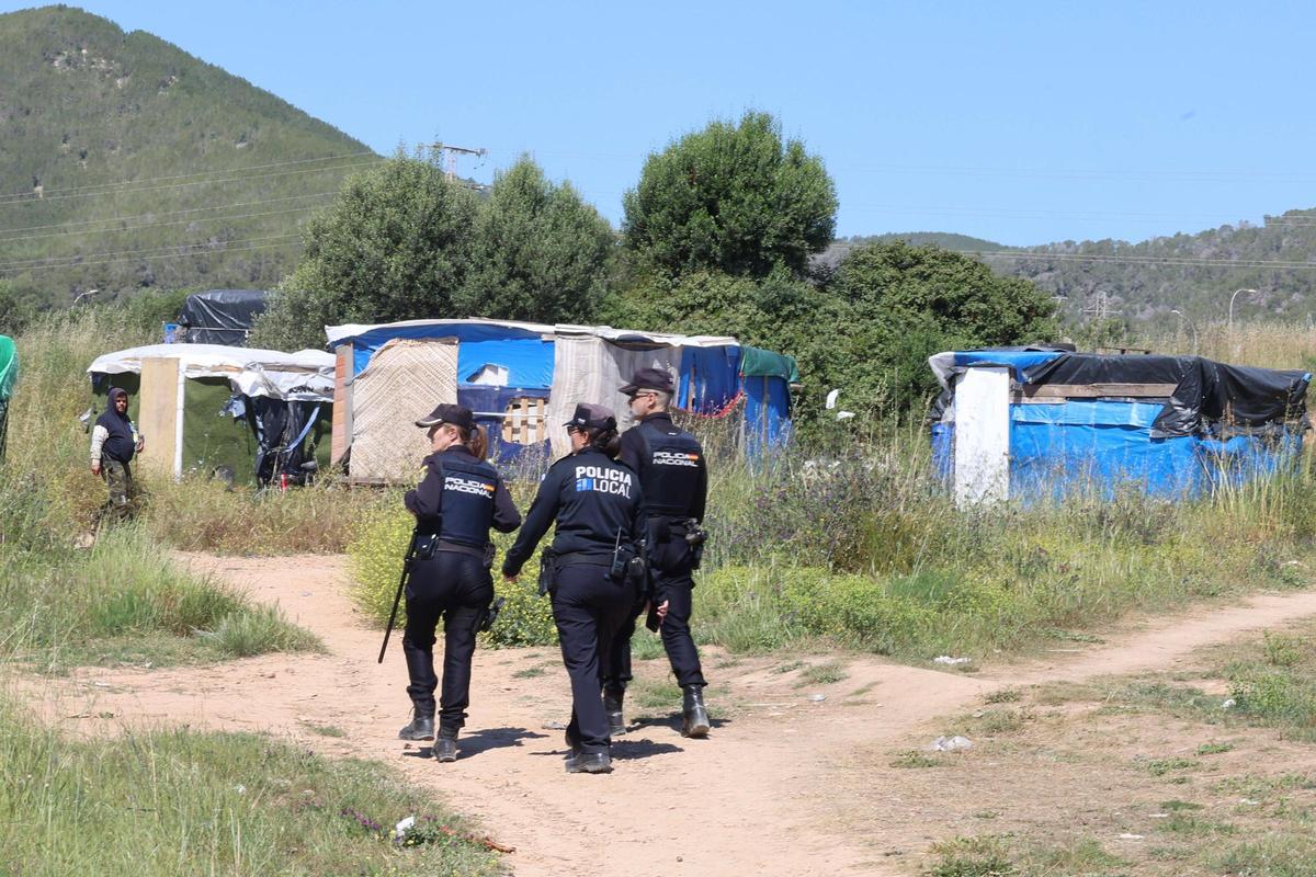 Todas las imágenes del asentamiento chabolista de sa Joveria, el más grande de Ibiza Todas las imágenes del asentamiento chabolista de sa Joveria, el más grande de Ibiza