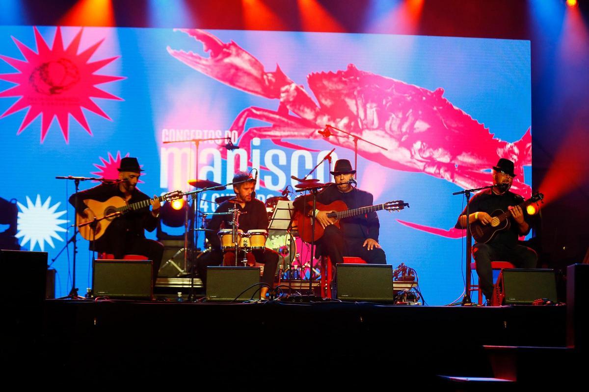 La actuación del grupo Fla-Meco, que abrió los Conciertos del Marisco.