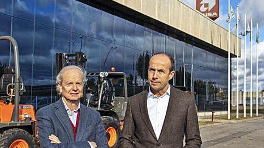 Manuel Perramon i Ramon Carbonell, davant les instal·lacions d&#039;Ausa