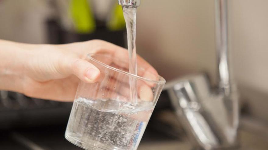 El consumo doméstico de agua potable se incrementa por vez  primera en 5 años por el calor