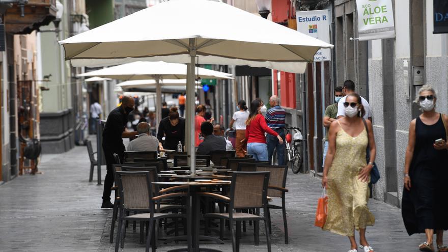 El Ejecutivo prevé 13.500 trabajadores más y 8.300 parados menos en Canarias en 2024