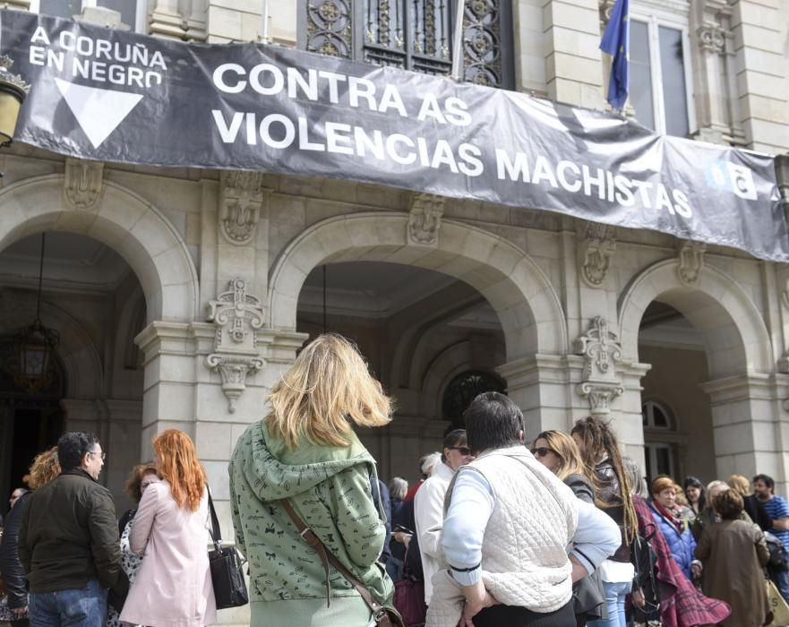 Minuto de silencio por el niño de A Coruña muerto