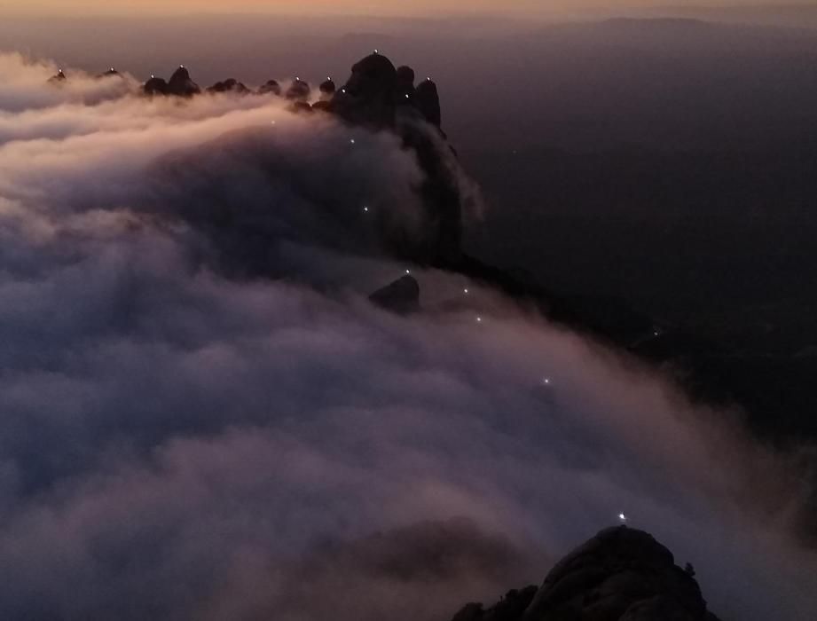 «Llum i llibertat» il·lumina les agulles de Montserrat