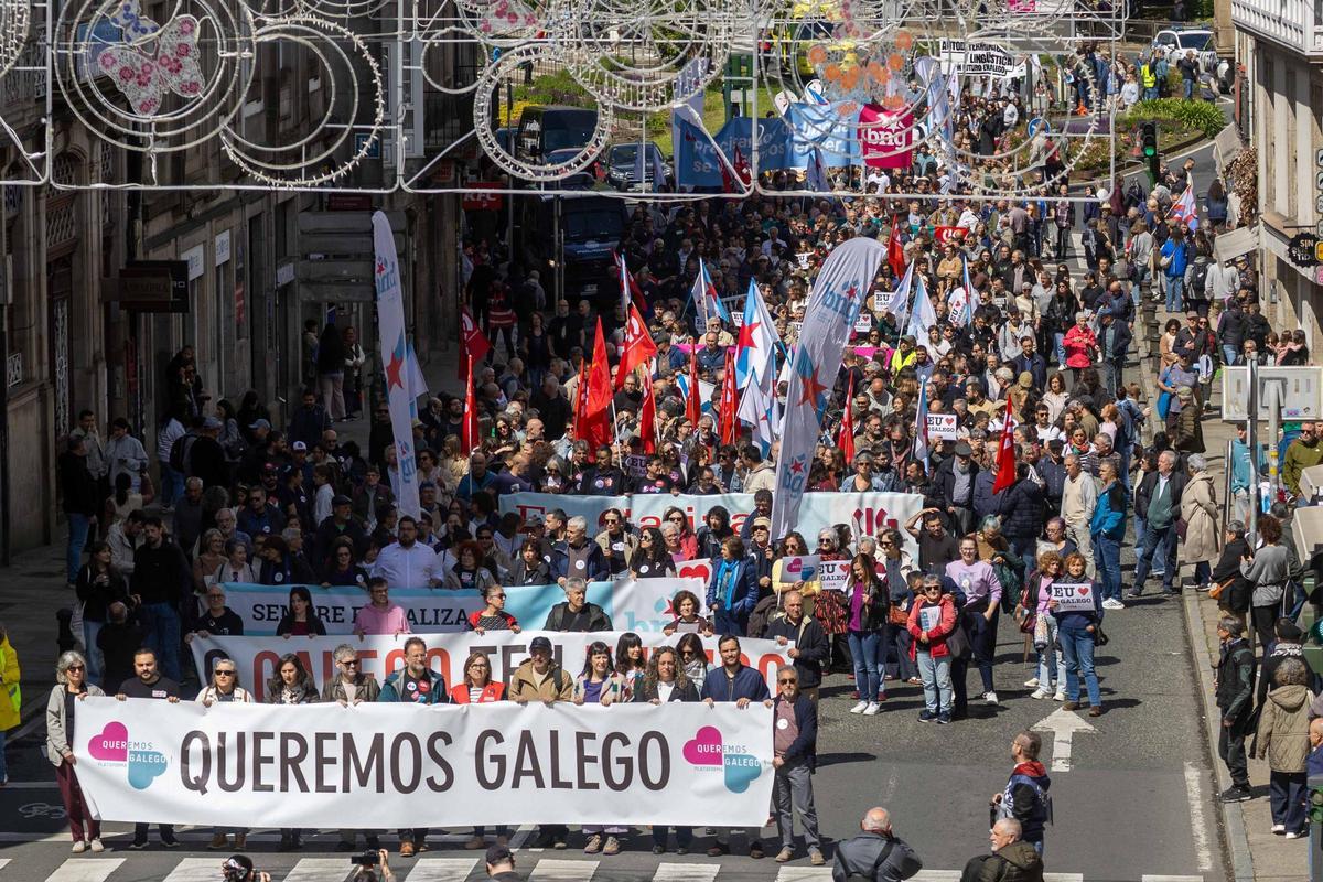 O galego inunda Santiago nun 17 de maio de reivindicación e festa: "Begoña Caamaño tería estado aquí con nós"