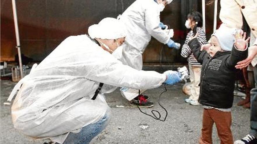 la poBlació de la zona nuclear va ser atesa per possibles radiacions.