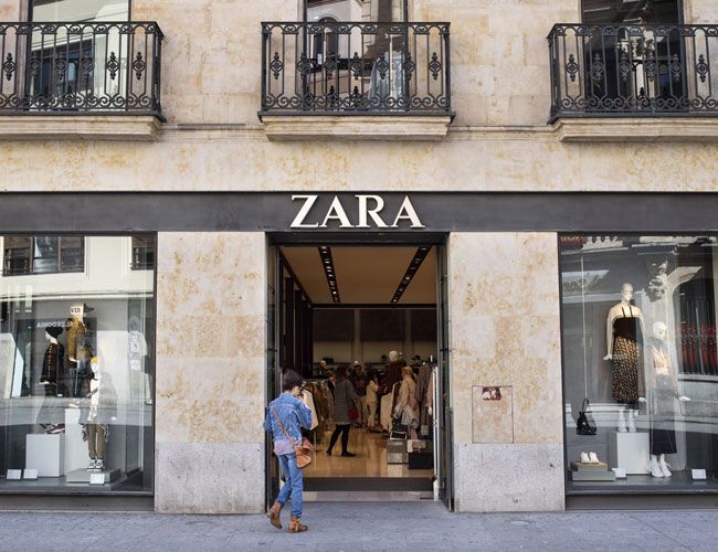 Entrada a la tienda de Zara, en Salamanca.