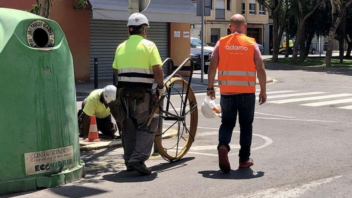 Los operarios empezaron ayer con los trabajos en la calle San Fernando. | MEDITERRÁNEO