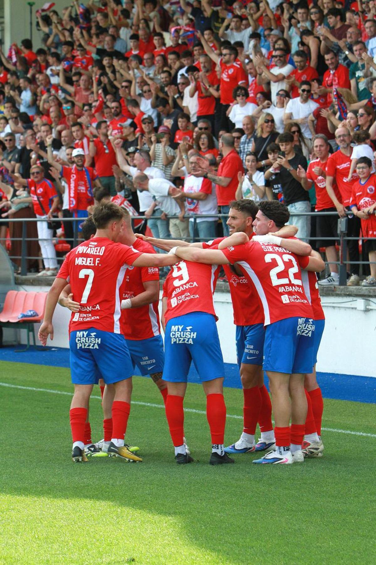 La UD Ourense celebra la victoria ante la UB Conquense a la espera del partido de vuelta