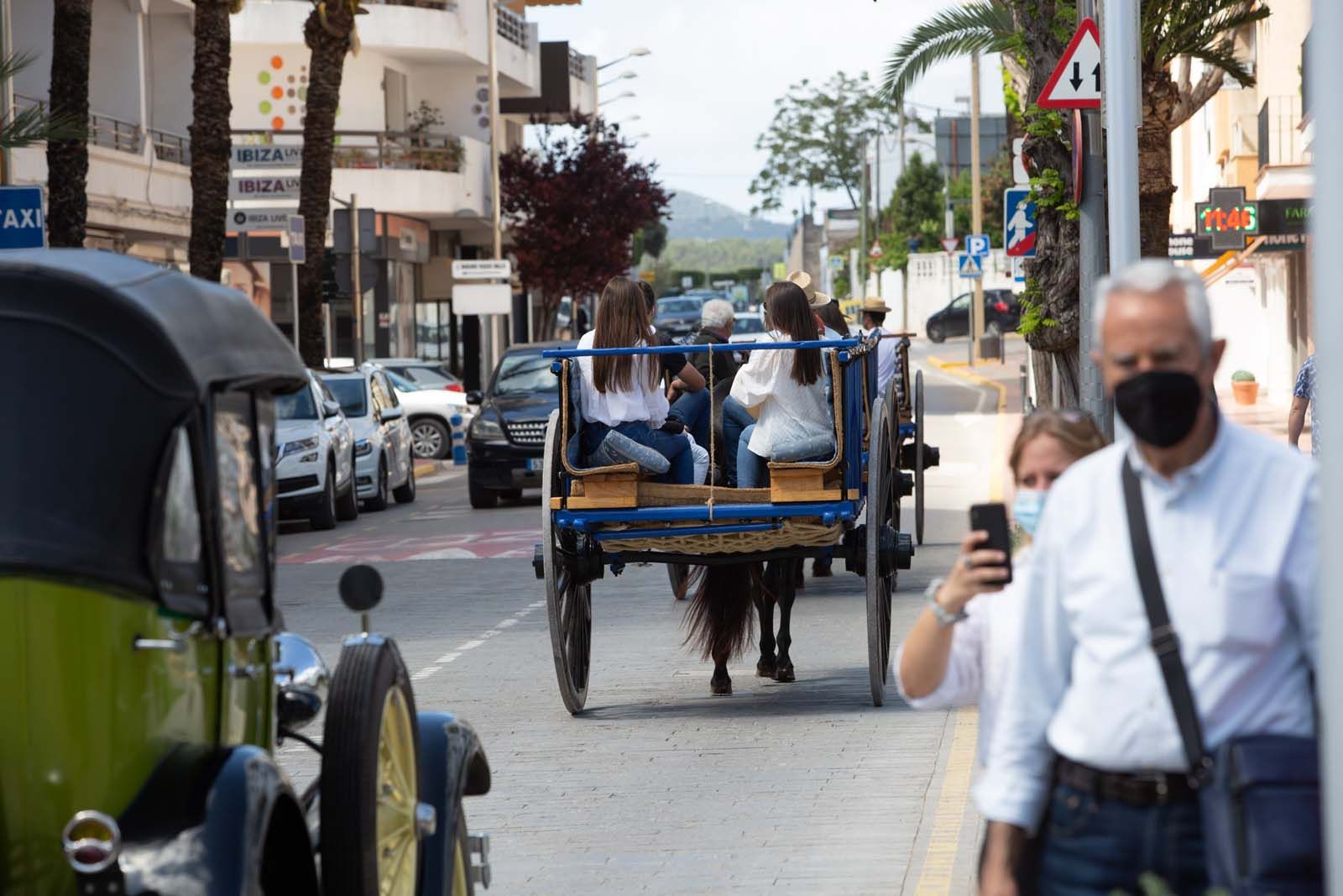 Santa Eulària celebra «un poquito» el ‘Anar a maig’