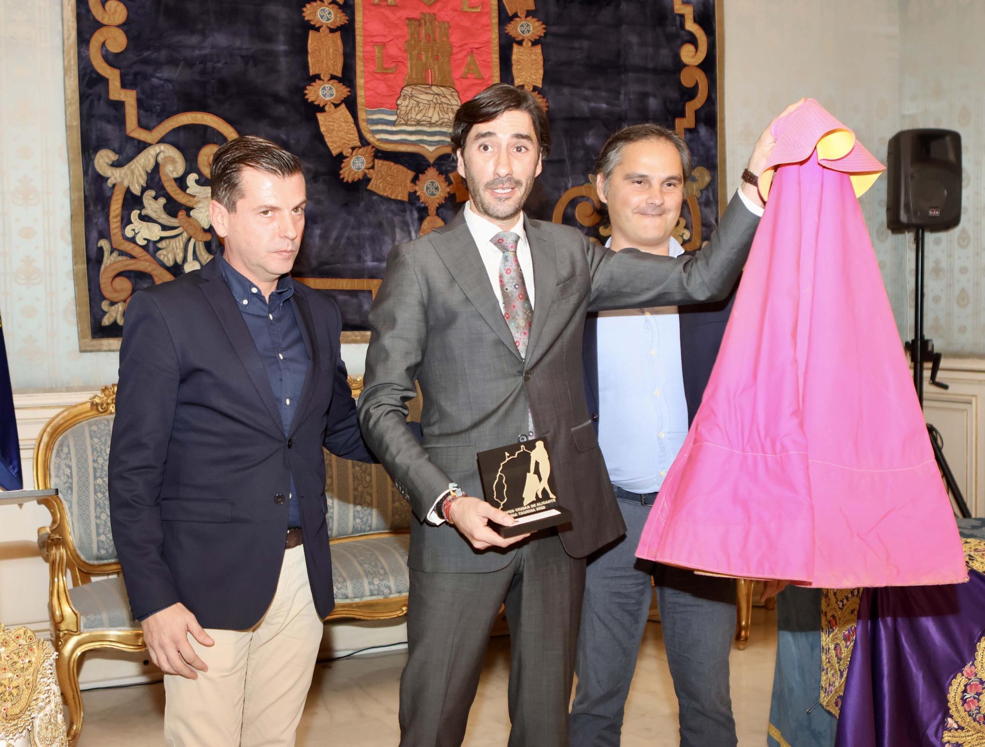 entrega los  I Premios Taurinos Ciudad de Alicante