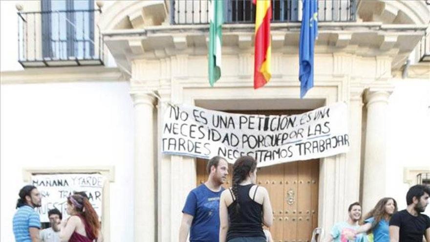 Alumnos de arte dramático de Córdoba exigen usar la escuela por la tarde