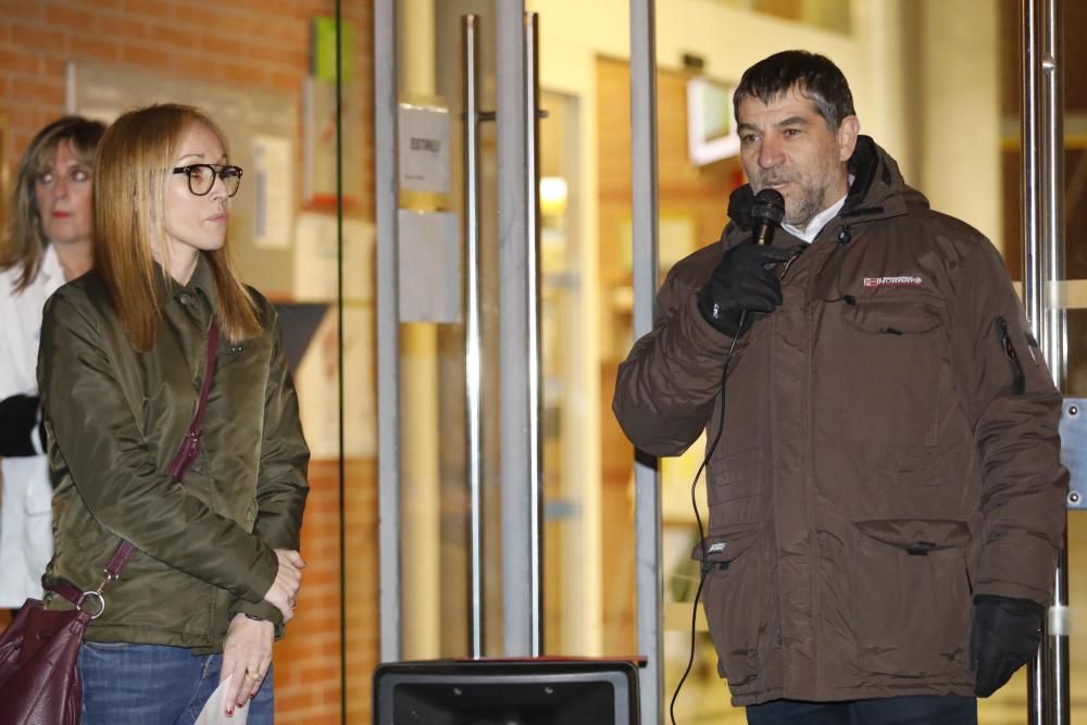 Protesta veïnal contra el tancament del CAP de Taialà en caps de setmana