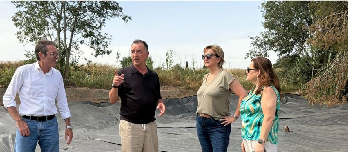 La presidenta de la Mancomunitat Camp de Túria, Amparo Navarro, en su visita a Riba-roja de Túria.