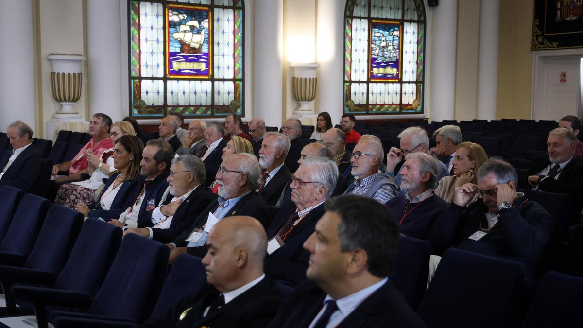 Asistentes a la apertura, ayer, de las séptimas Jornadas AINE-ENM.