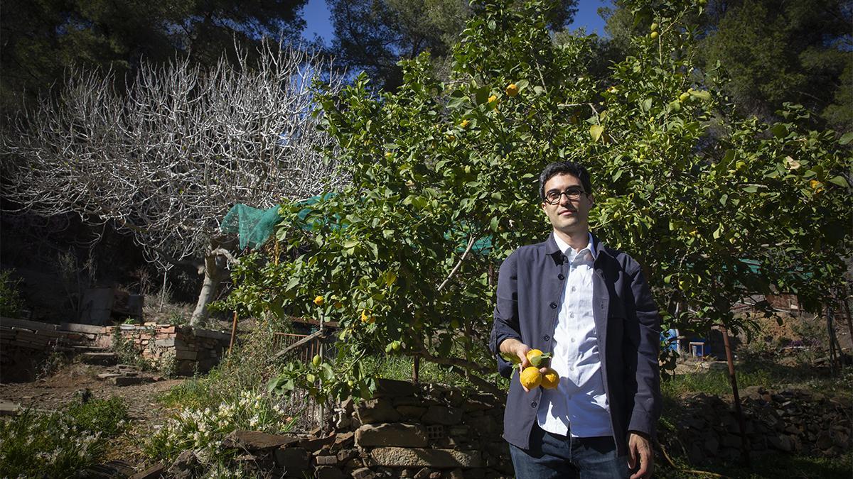 BARCELONA 27/03/2023 Barcelona Acuerdo entre el ayuntamiento, la UB y unos particulares para el  l'Hort d'en Tomàs, un huerto amenazado de desahucio en unos terrenos que pertenecen  al parc de Collserola FOTO ELISENDA PONS