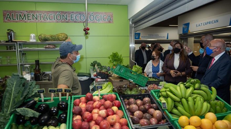 El Mercado Agrícola de Guía abre sus puertas, pendiente del área gastronómica