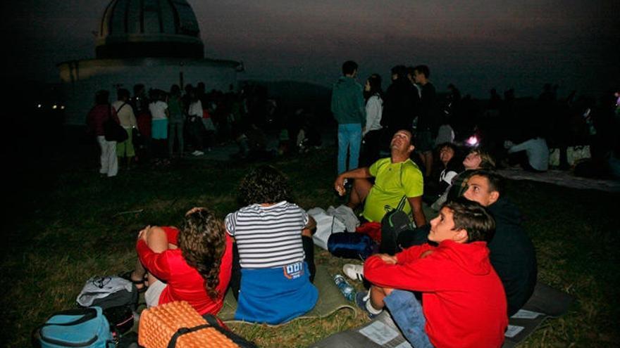 Concentración para ver las Perseidas.