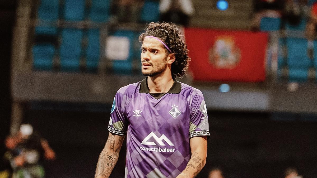 Lucao, resignado, tras encajar el primer gol del Sporting.