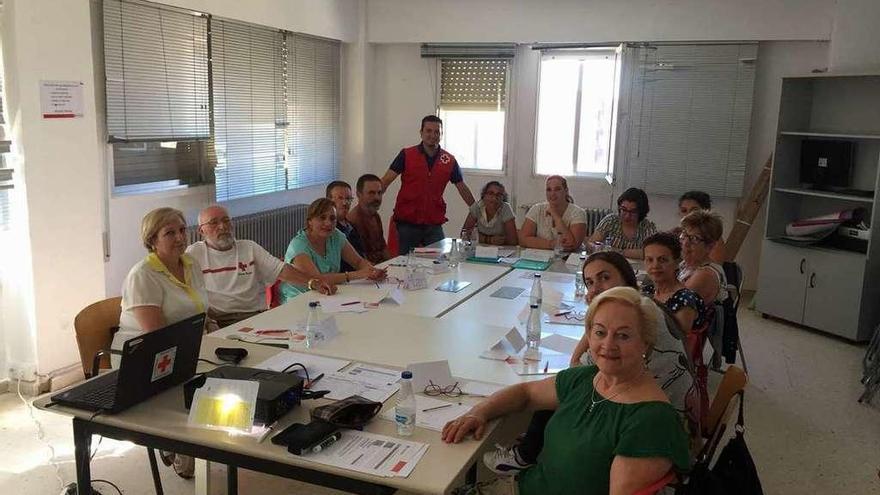 Voluntarios del programa de mayores en la última formación de Cruz Roja.