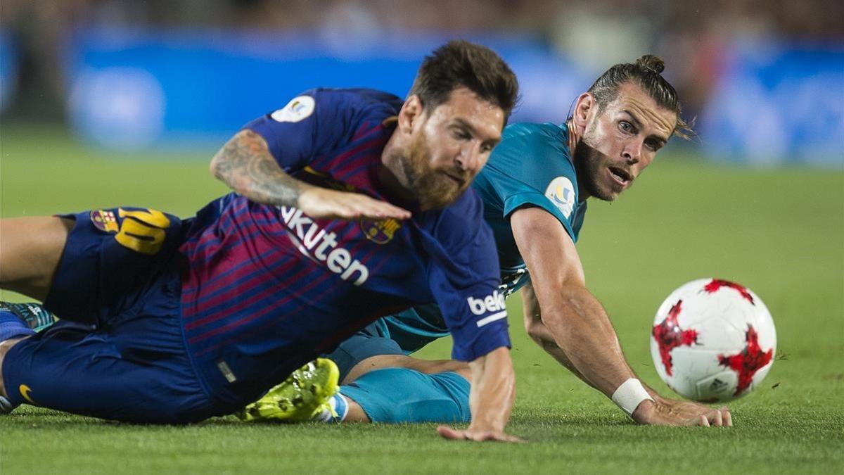 Messi y Bale, en el último clásico en el Camp Nou, en la Supercopa 2017-18.