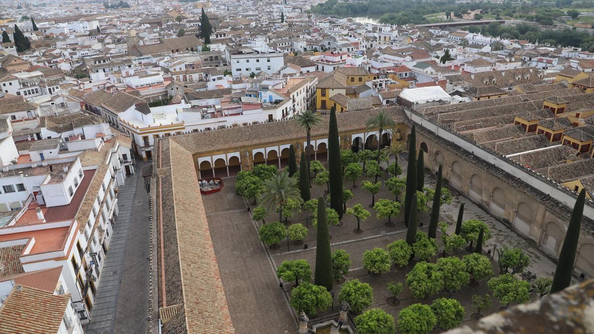 Panorámica del Patio de los Naranjos de la Mezquita-Catedral.