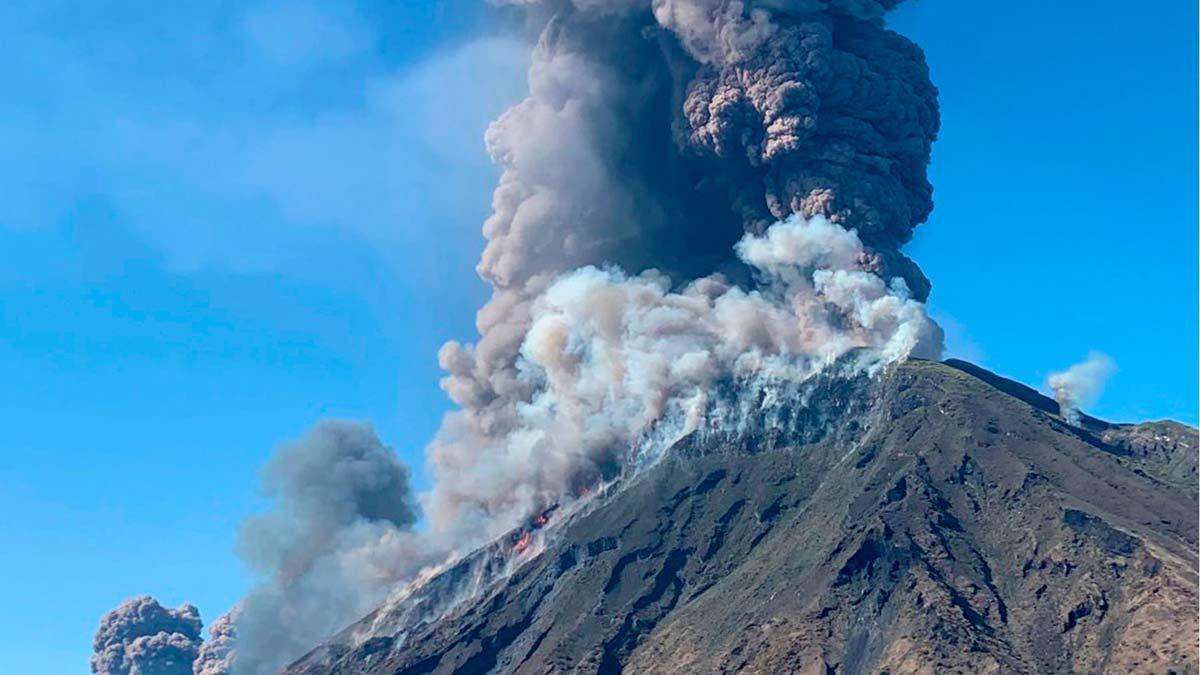 Un muerto y un herido en la explosión del volcán italiano Estrómboli