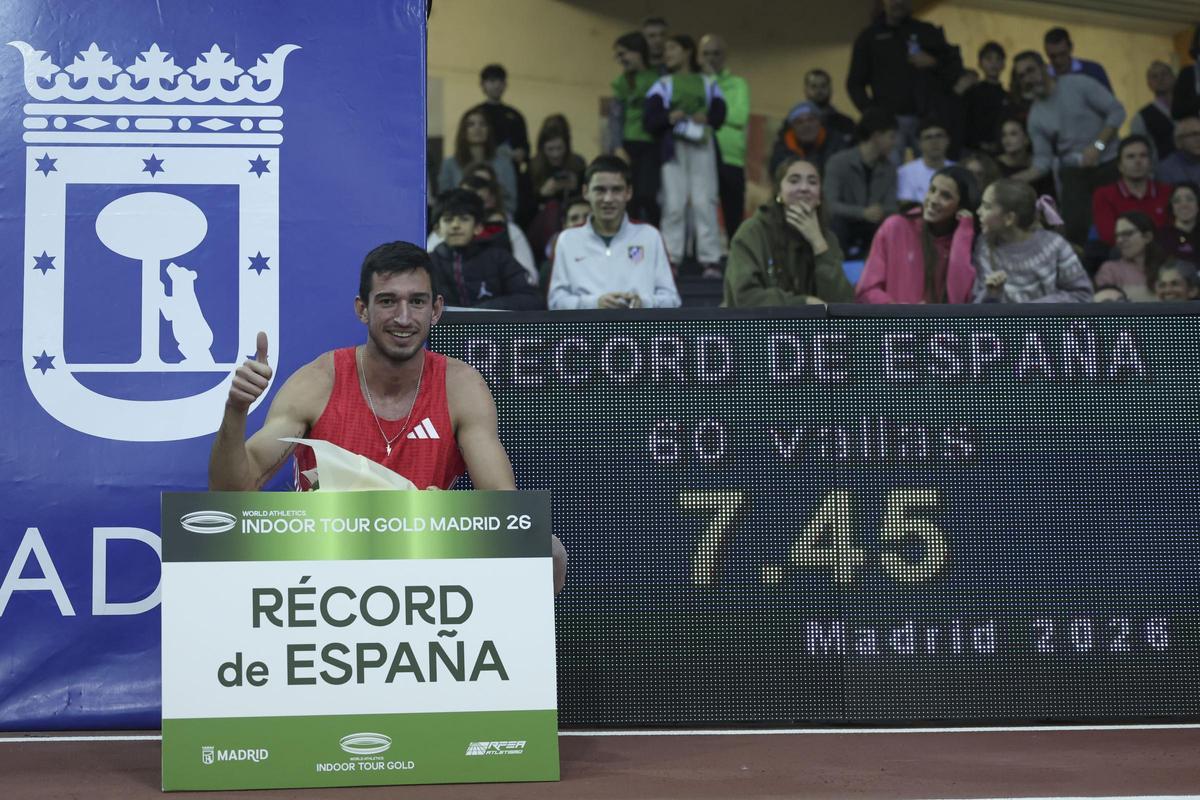 Quique Llopis, con la marca del récord de España de 60 vallas que logró semanas atrás en Madrid.