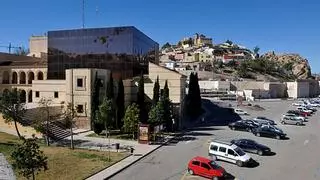 Hallan el cadáver de un hombre acuchillado en un parking de Lorca