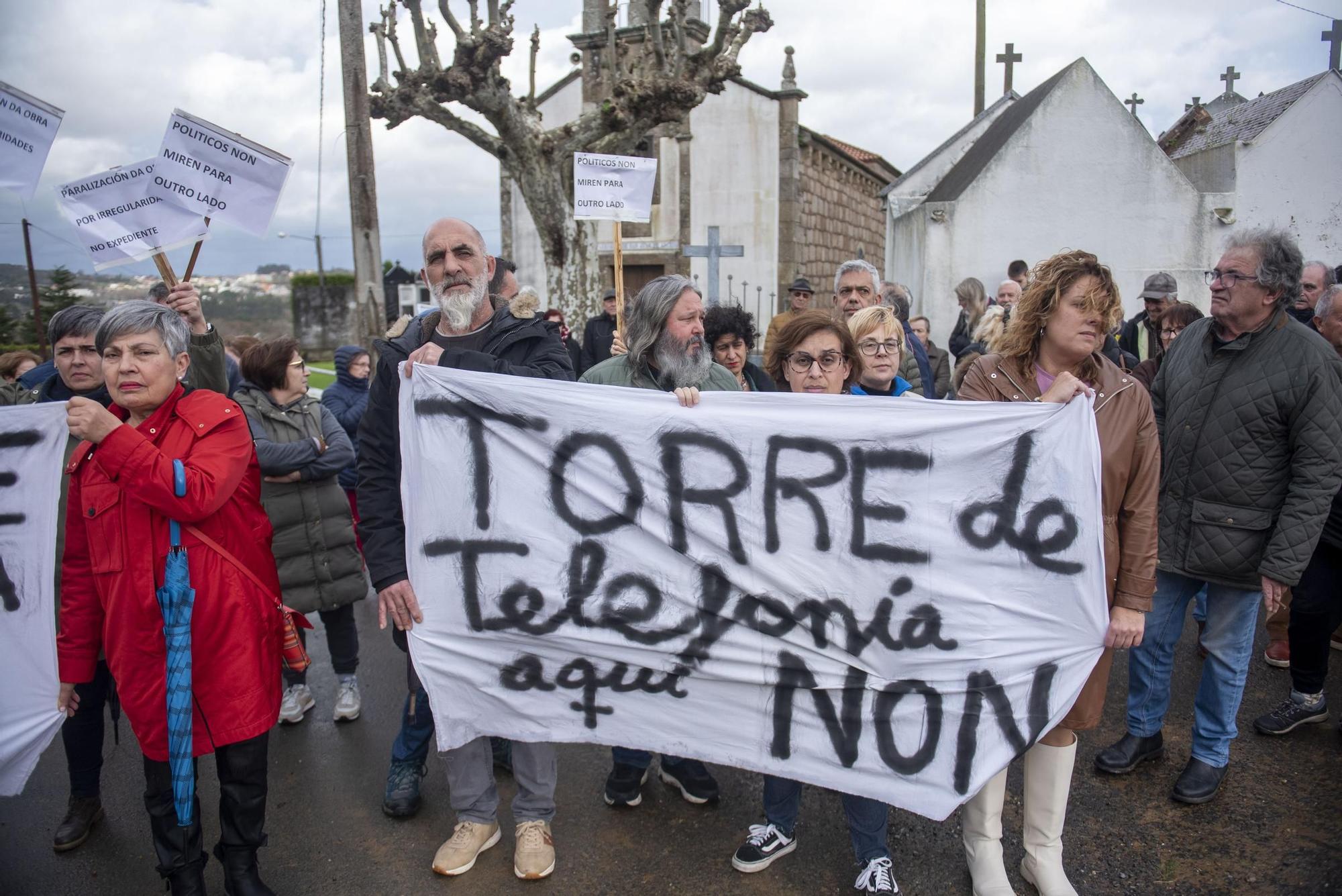 Vecinos de Anceis protestan por la instalación de una antena de telefonía móvil