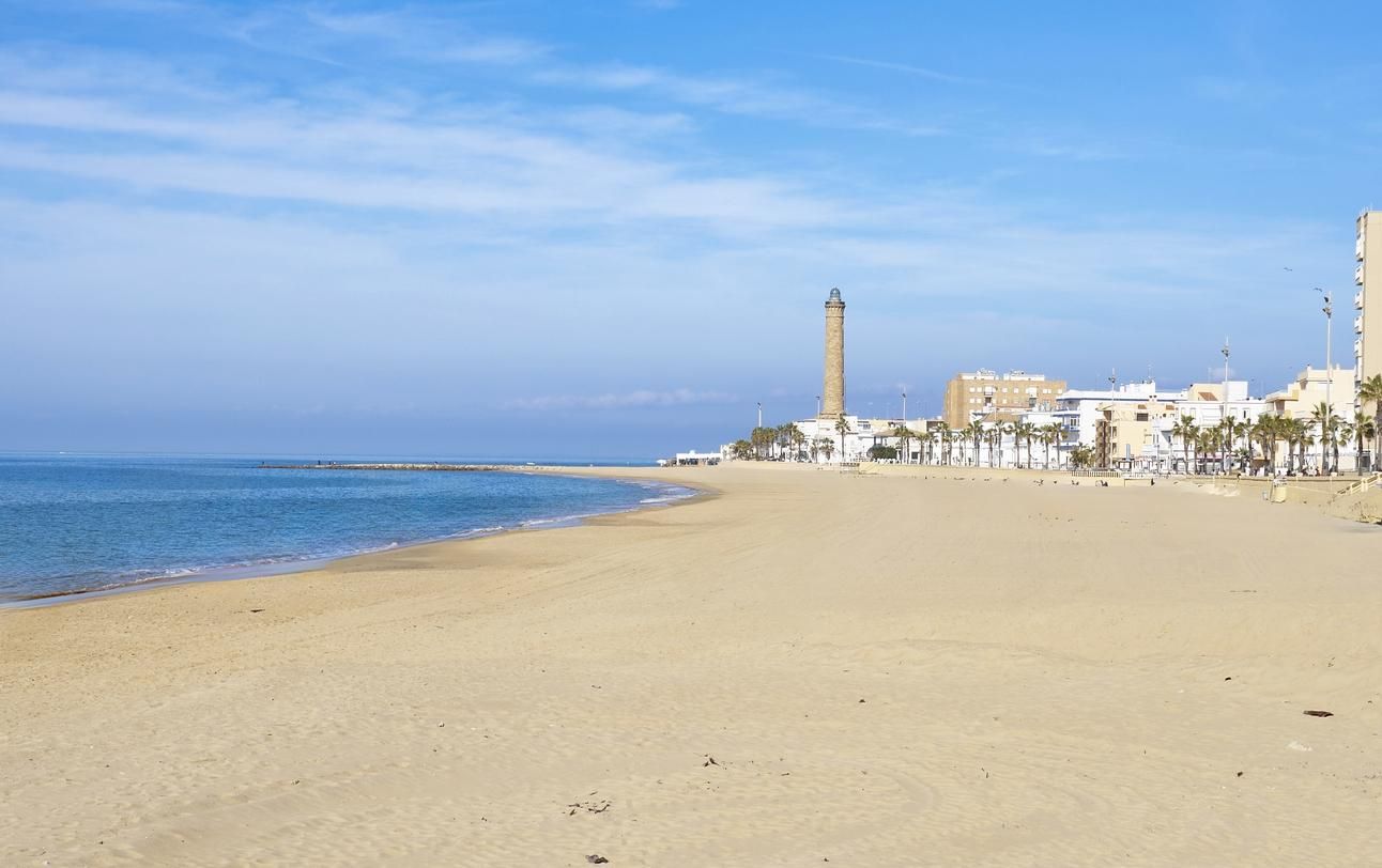 Faro en la playa de Chipiona, Cádiz