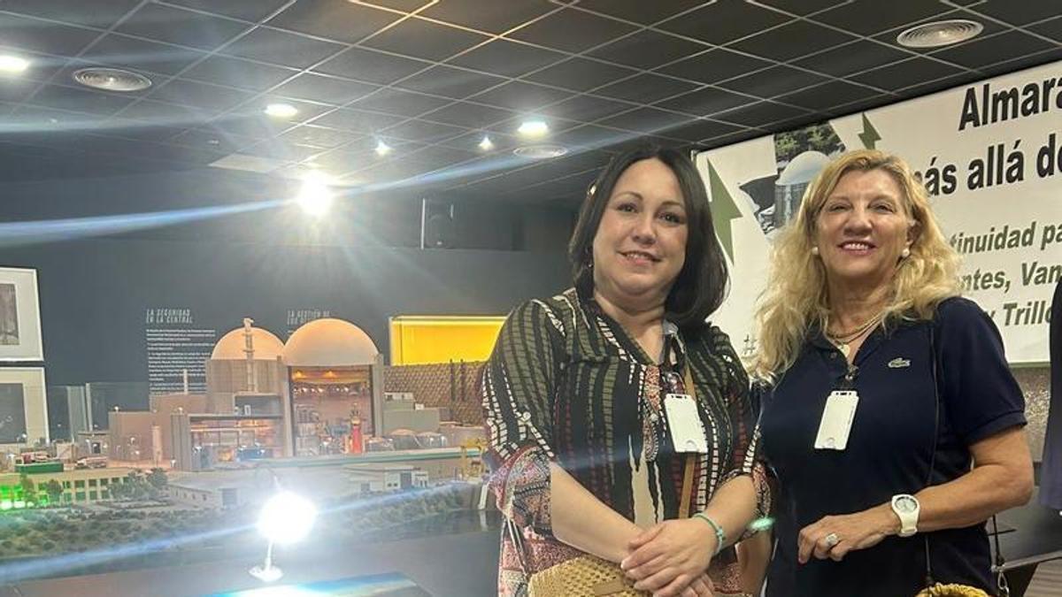 Las senadoras del PP por Cáceres Mónica Grados (izquierda de la imagen) y Loli Marcos.