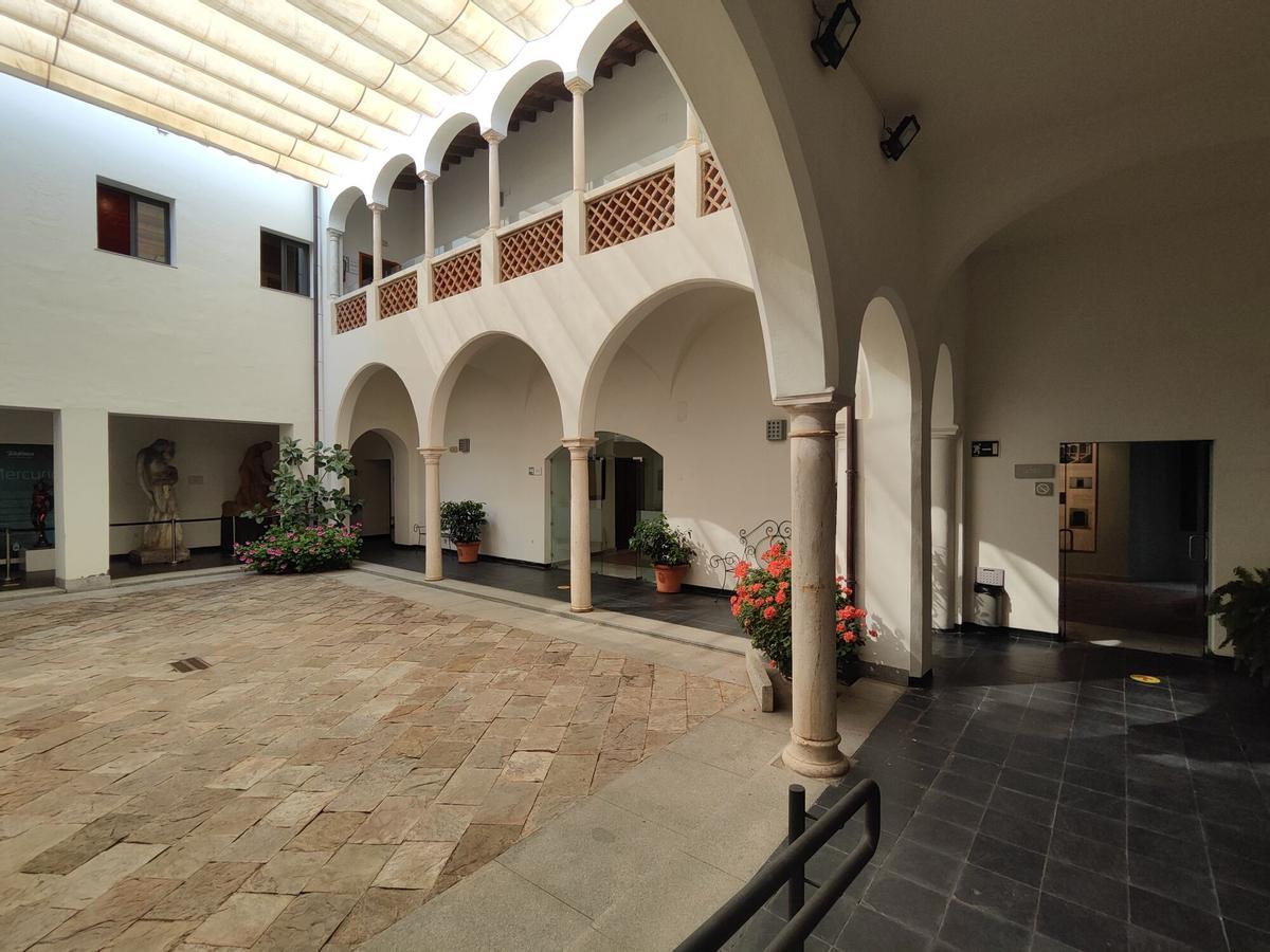El patio central del Museo de la Ciudad Luis de Morales de Badajoz.