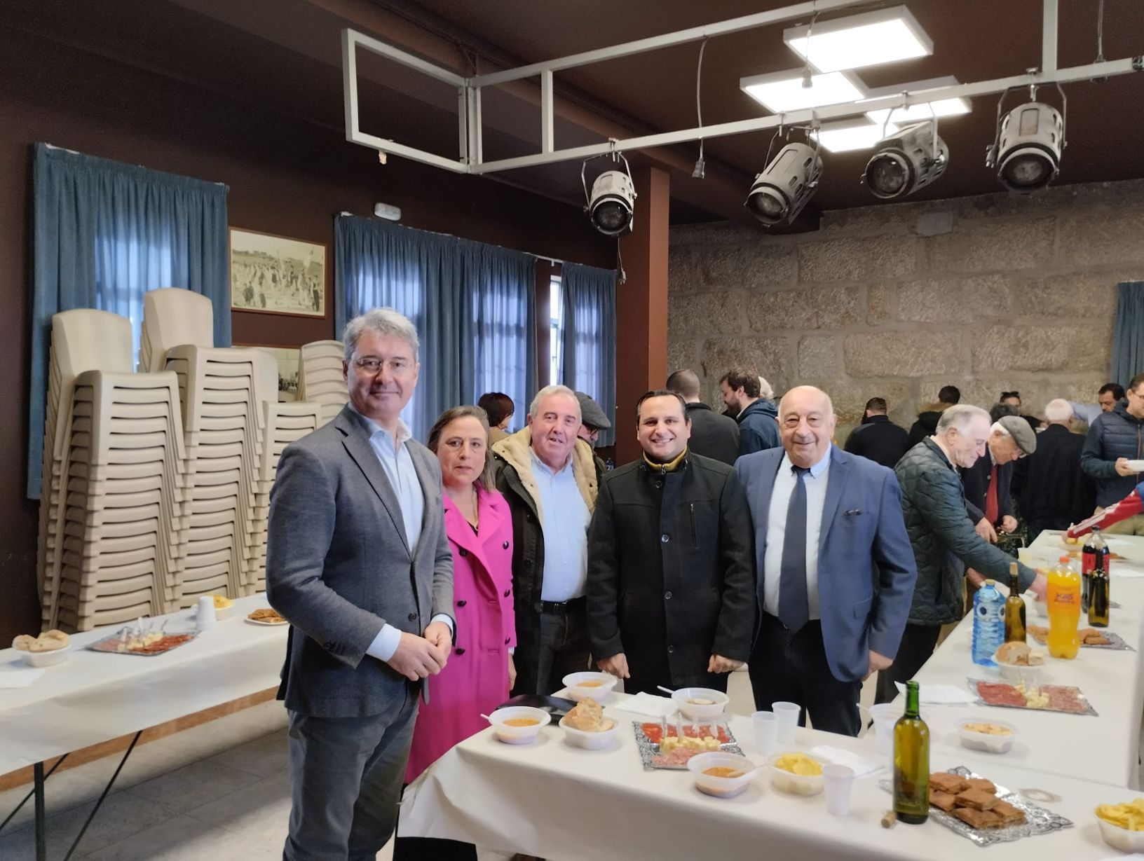 Así celebran vecinos y dirigentes políticos la fiesta de San Vicente de O Grove.