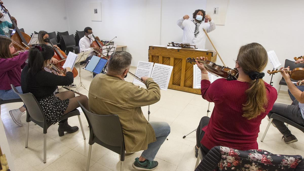 Nace una nueva orquesta de cámara para la Concatedral de San Nicolás de Alicante, Orquesta de Cámara Virtuós Mediterrani, dirigida por el director Gerardo Estrada