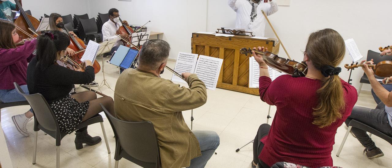 Nace una nueva orquesta de cámara para la Concatedral de San Nicolás de Alicante, Orquesta de Cámara Virtuós Mediterrani, dirigida por el director Gerardo Estrada