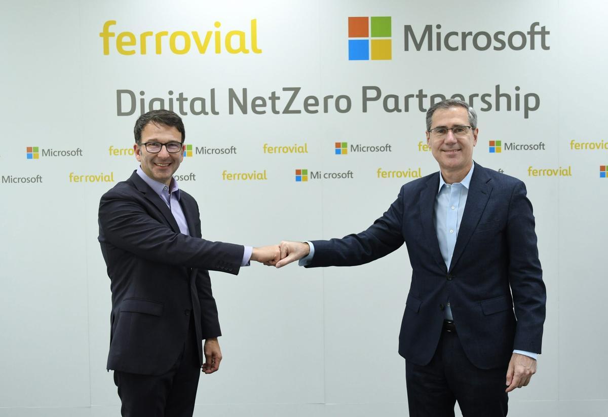 Archivo - Ignacio Madridejos, consejero delegado de Ferrovial, y Judson Althoff, vicepresidente ejecutivo y director comercial de Microsoft Corporation