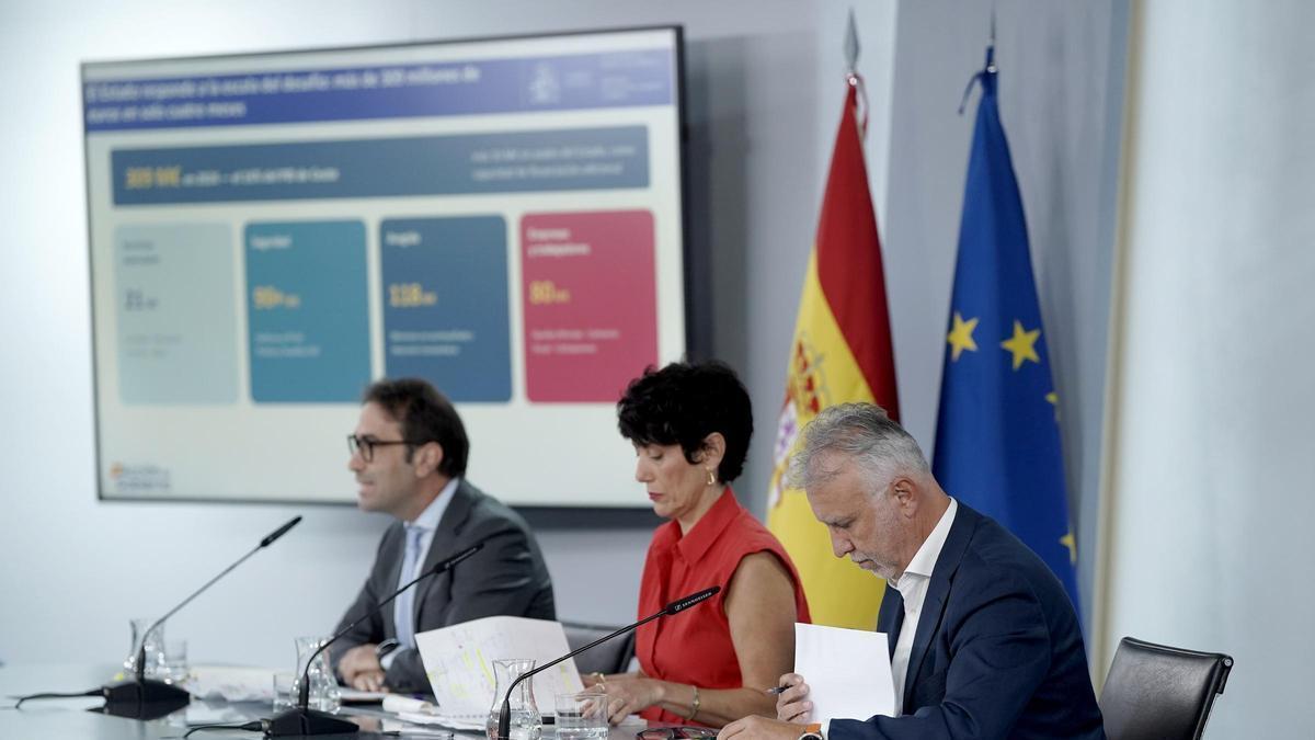 Elma Saiz, Carlos Cuerpo y Ángel Víctor Torres han participado en la rueda de prensa posterior al Consejo de Ministros.