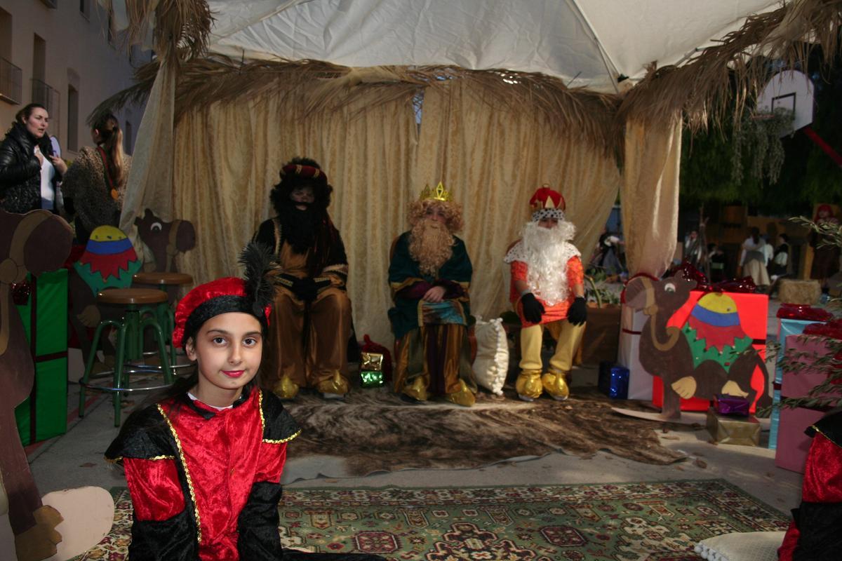 Los Reyes Magos se mostraban en una jaima descansando para continuar su camino hacia Belén para adorar al Niño.