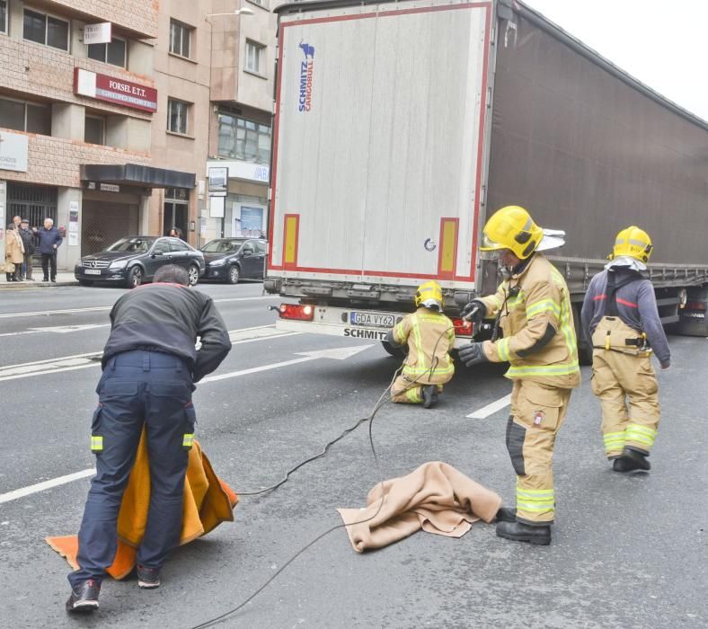 Camión atascado en el túnel de Juana de Vega