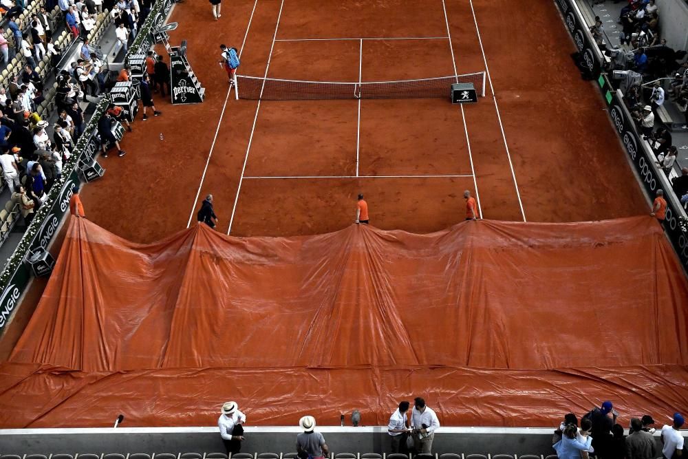 Así protegen las pistas de Roland Garros de la lluvia