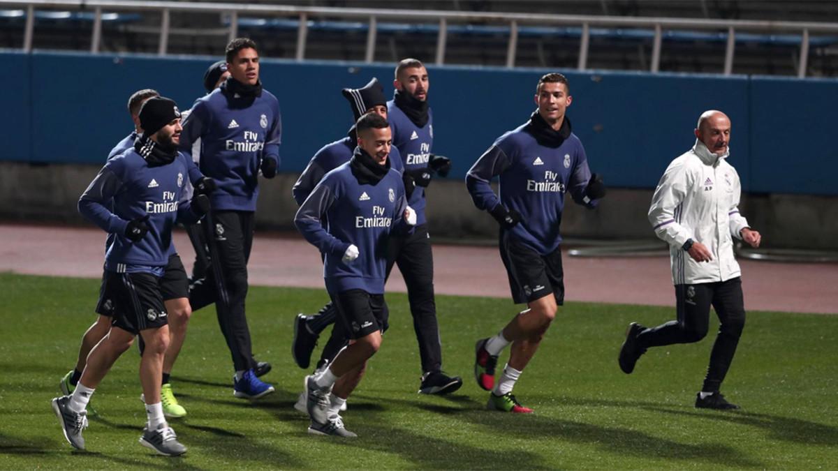 Un grupo de jugadores del Real Madrid, con Cristiano Ronaldo al frente, se entrenan en las instalaciones del Yokohama FC