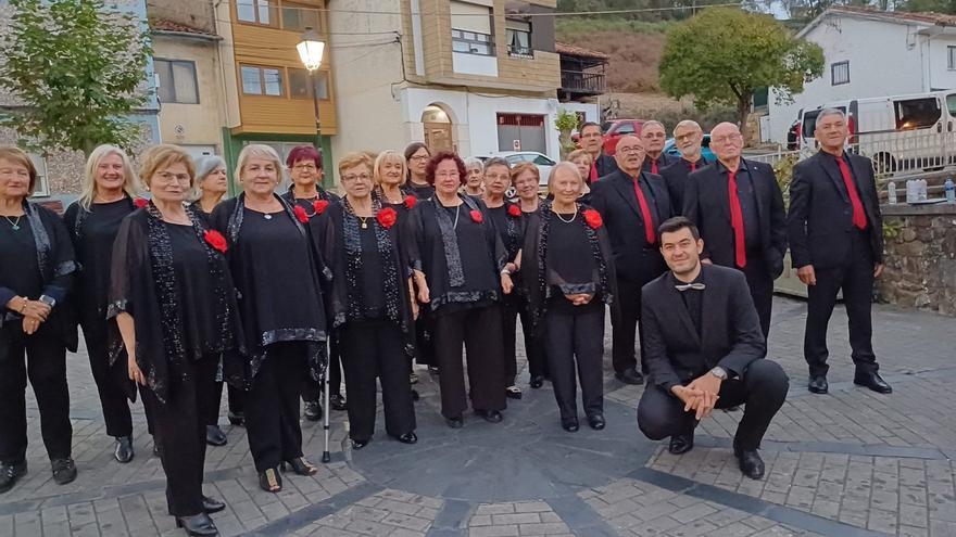 Coral polifónica Airiños de Nós en una reciente salida a Asturias. | LOC
