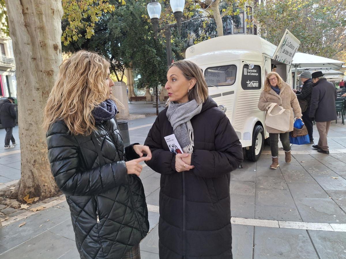 La consellera Eva Menor amb la delegada el govern, Elia Tortolero