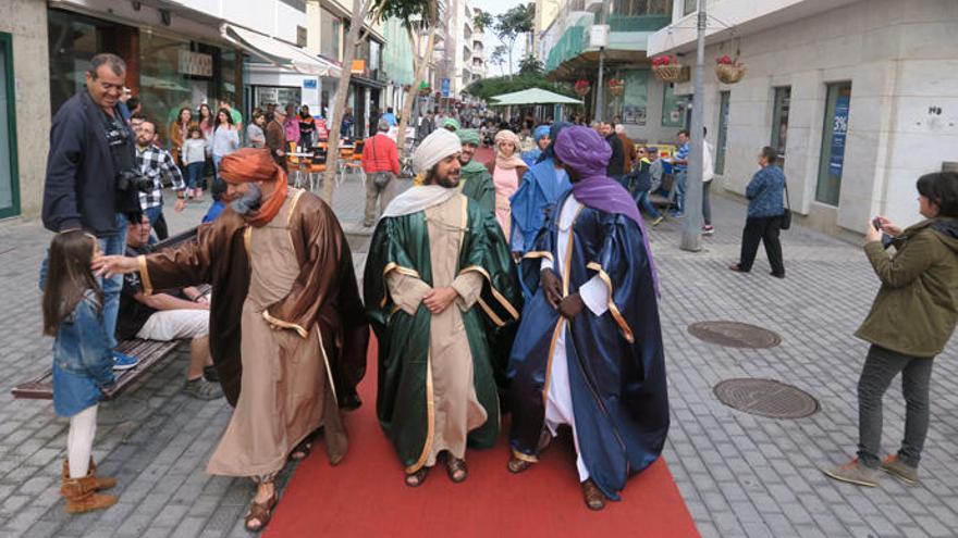 Los Reyes Magos recogen las cartas infantiles antes de la Cabalgata