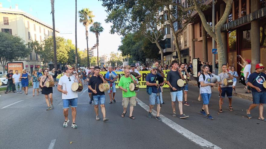 VIDEO | Miles de personas recorren las calles de Palma en la manifestación contra la saturación turística de Mallorca