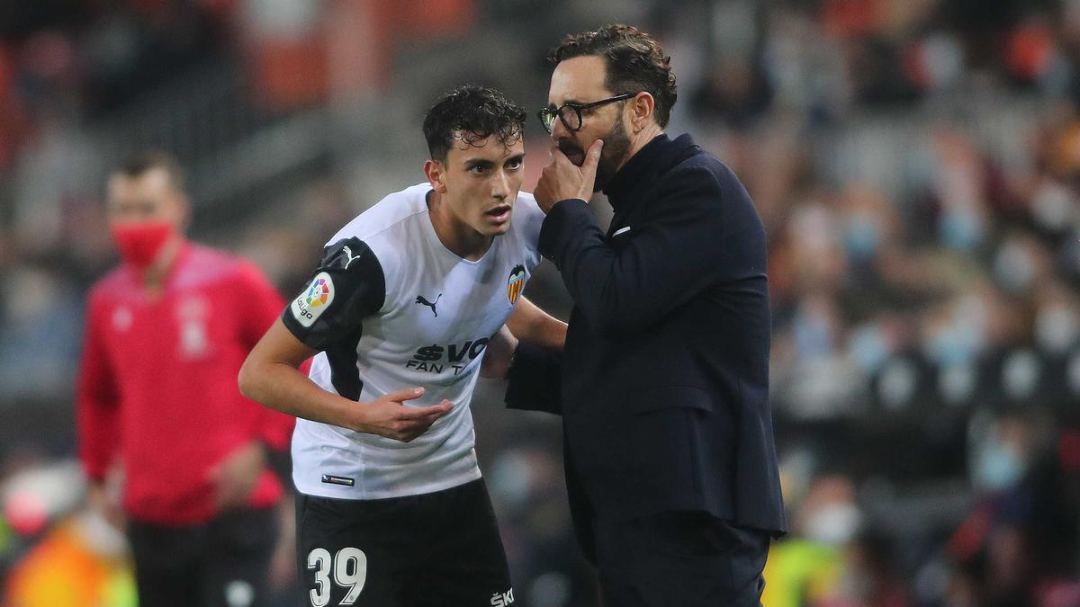 José Bordalás da instrucciones durante el encuentro ante el Espanyol.