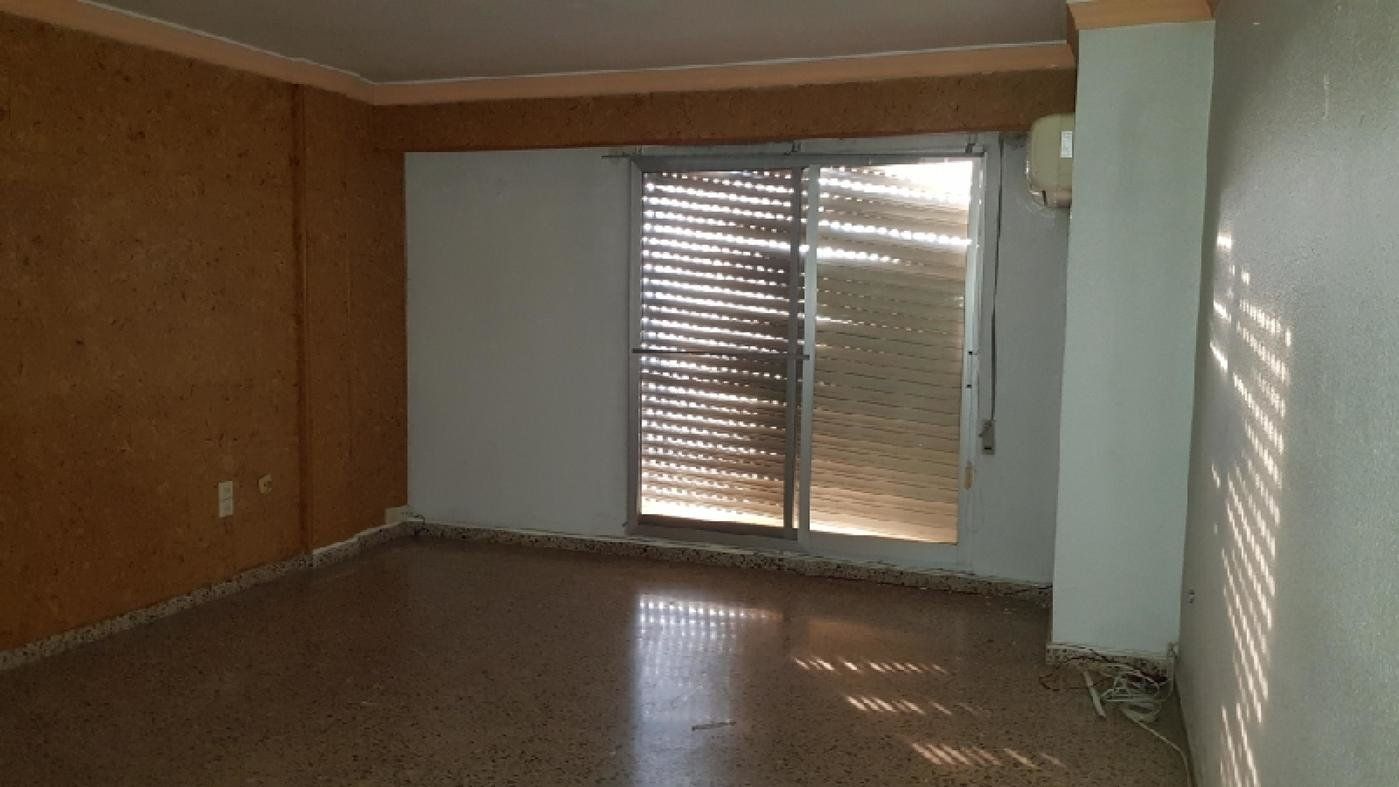 Piso a la venta en la calle Pintor Rafael Solbes por 99.000€